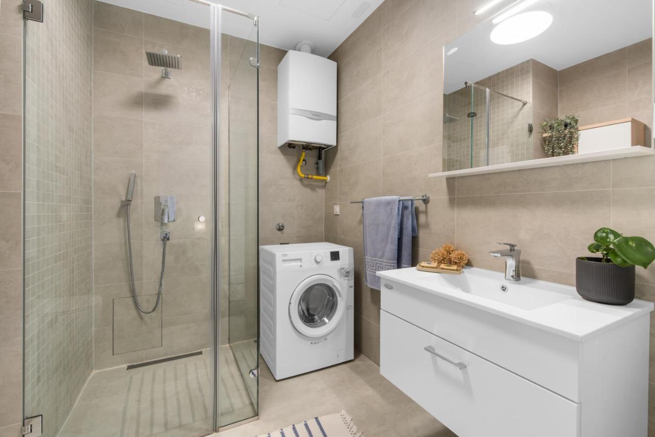 פורץ Luxury New Apartment With Private Garden Near The Beach! מראה חיצוני תמונה