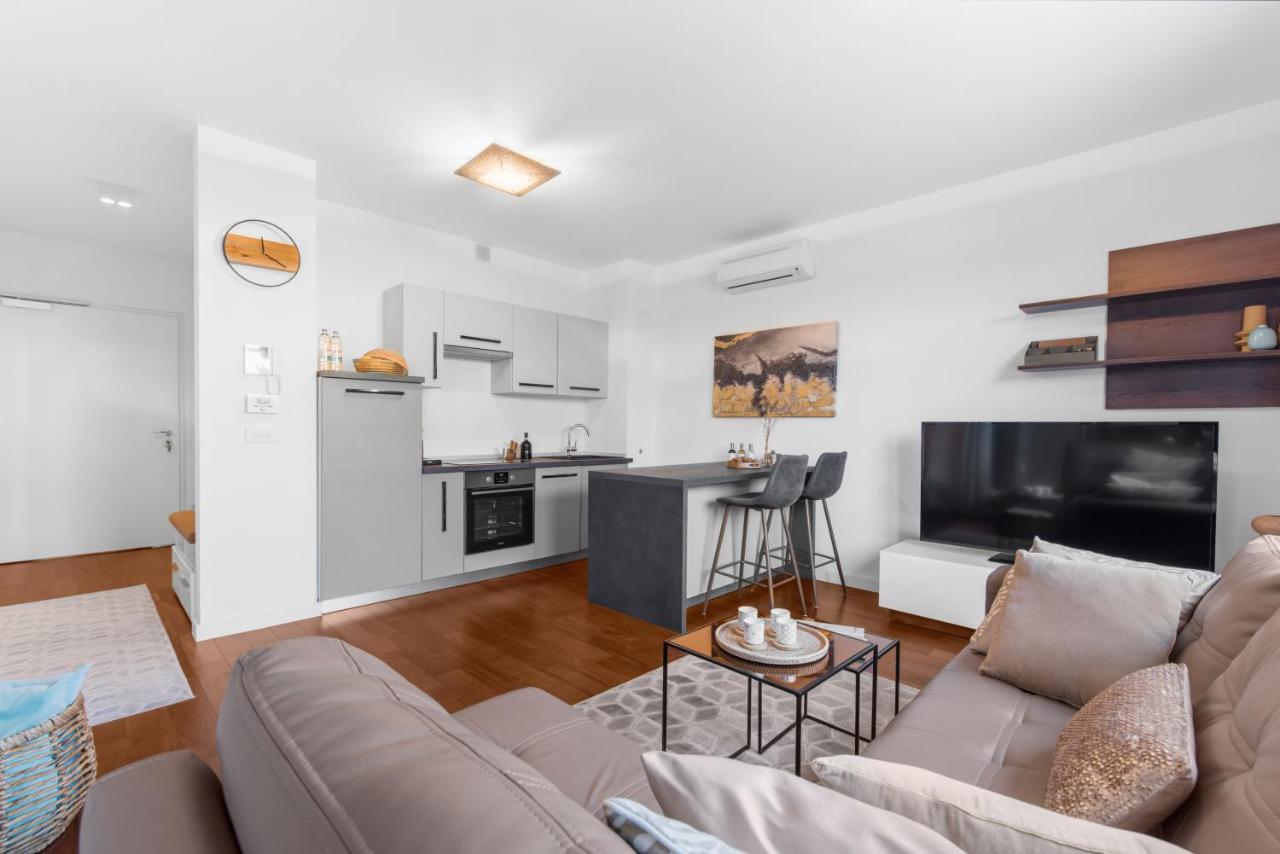 פורץ Luxury New Apartment With Private Garden Near The Beach! מראה חיצוני תמונה